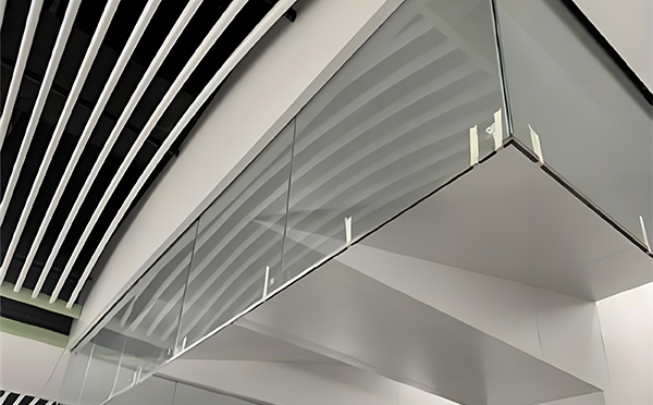 克孜勒苏柯尔克孜玻璃挡烟垂壁