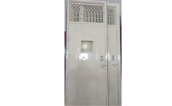 克孜勒苏柯尔克孜学校教室门