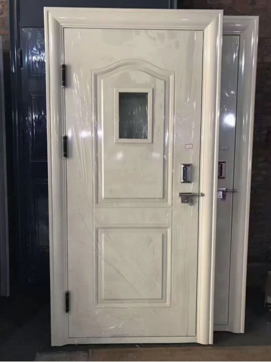 克孜勒苏柯尔克孜学校教室门