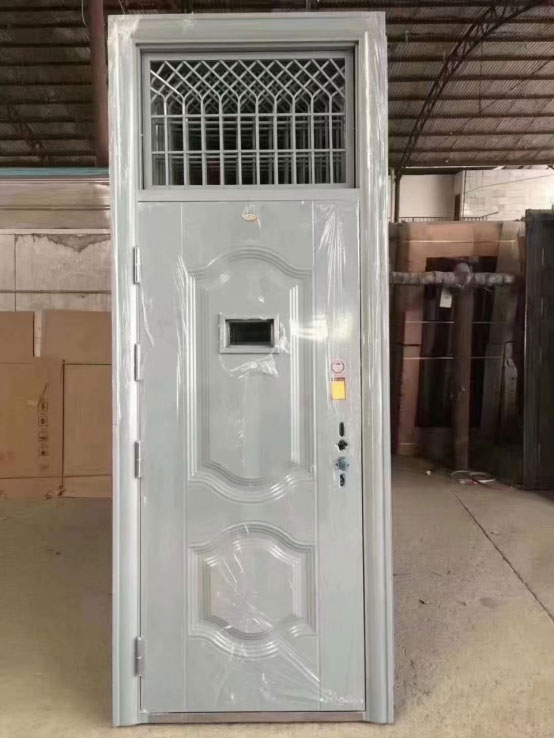 克孜勒苏柯尔克孜学校教室门