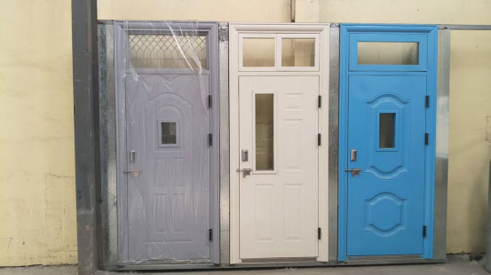 克孜勒苏柯尔克孜学校教室门