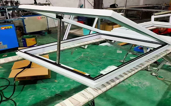 某地下车库出入口克孜勒苏柯尔克孜排烟窗配置工程