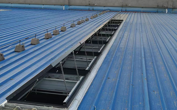 某城市大型商业综合体中庭克孜勒苏柯尔克孜排烟窗工程