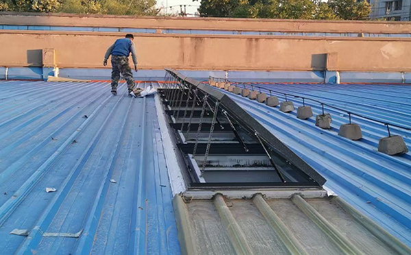 某区域性物流仓储中心克孜勒苏柯尔克孜排烟窗系统安装项目